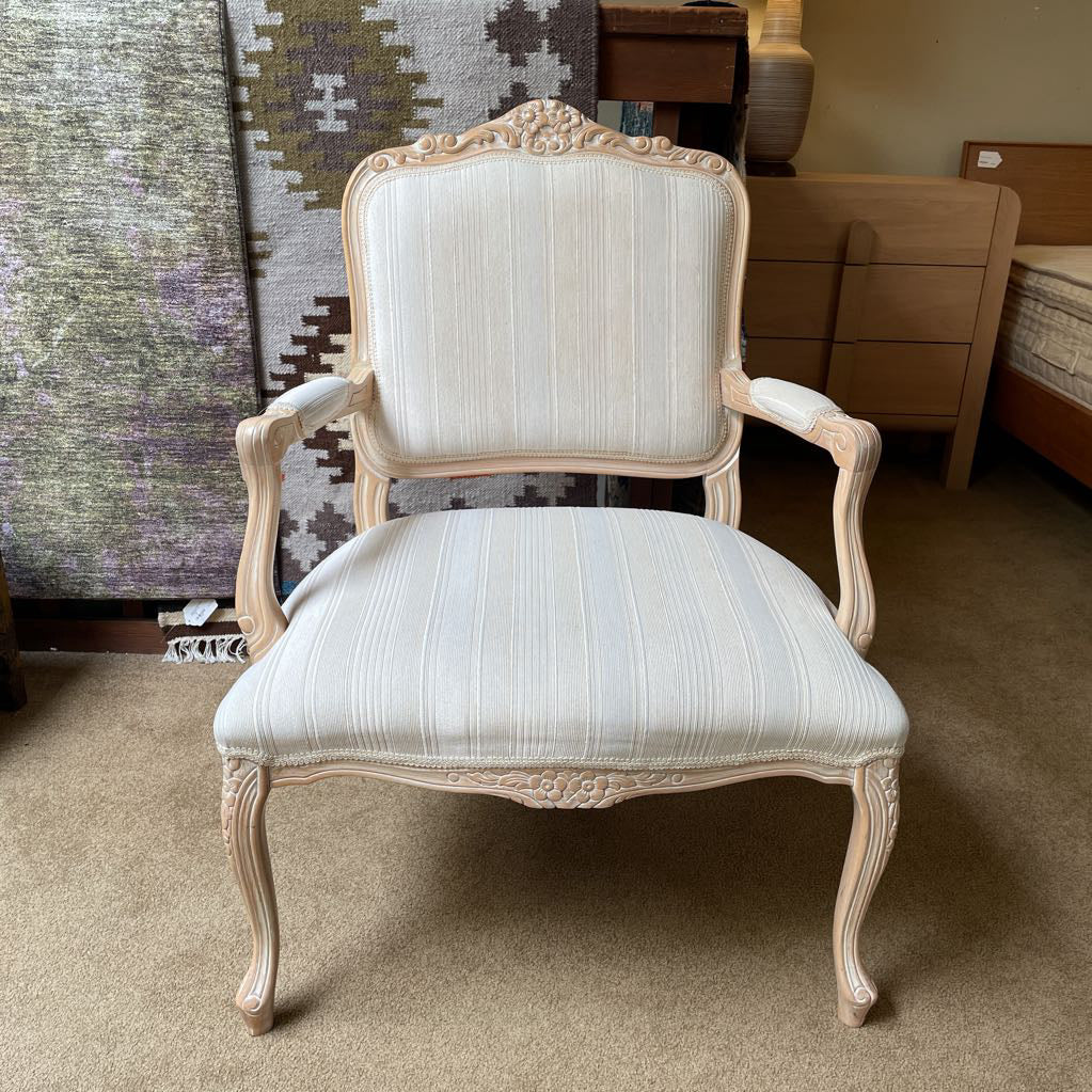 Light Wood French Style Striped Upholstry Accent Chair w/ Cabriole Feet U ACCENT CHAIRS