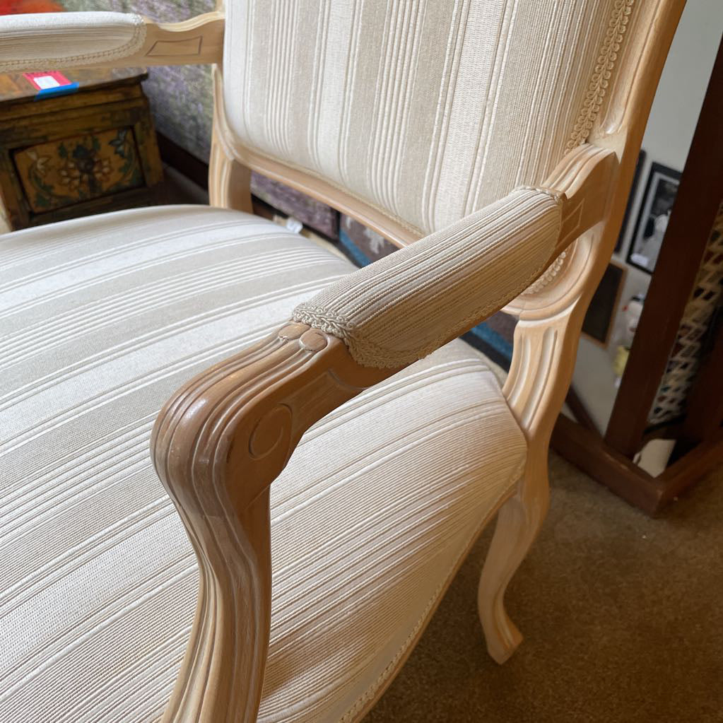 Light Wood French Style Striped Upholstry Accent Chair w/ Cabriole Feet U ACCENT CHAIRS