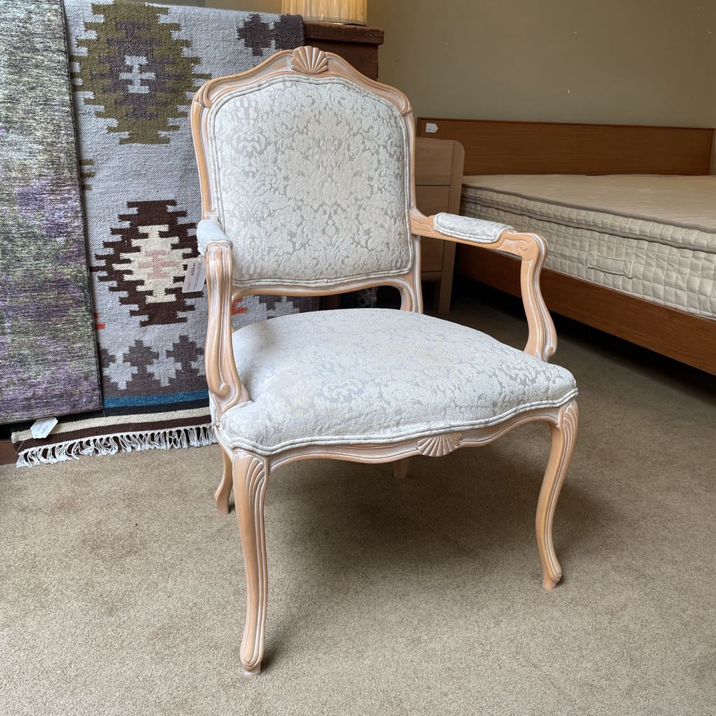 Light Wood French Style Floral Upholstry Accent Chair w/ Cabriole Feet U ACCENT CHAIRS