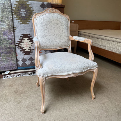 Light Wood French Style Floral Upholstry Accent Chair w/ Cabriole Feet U ACCENT CHAIRS