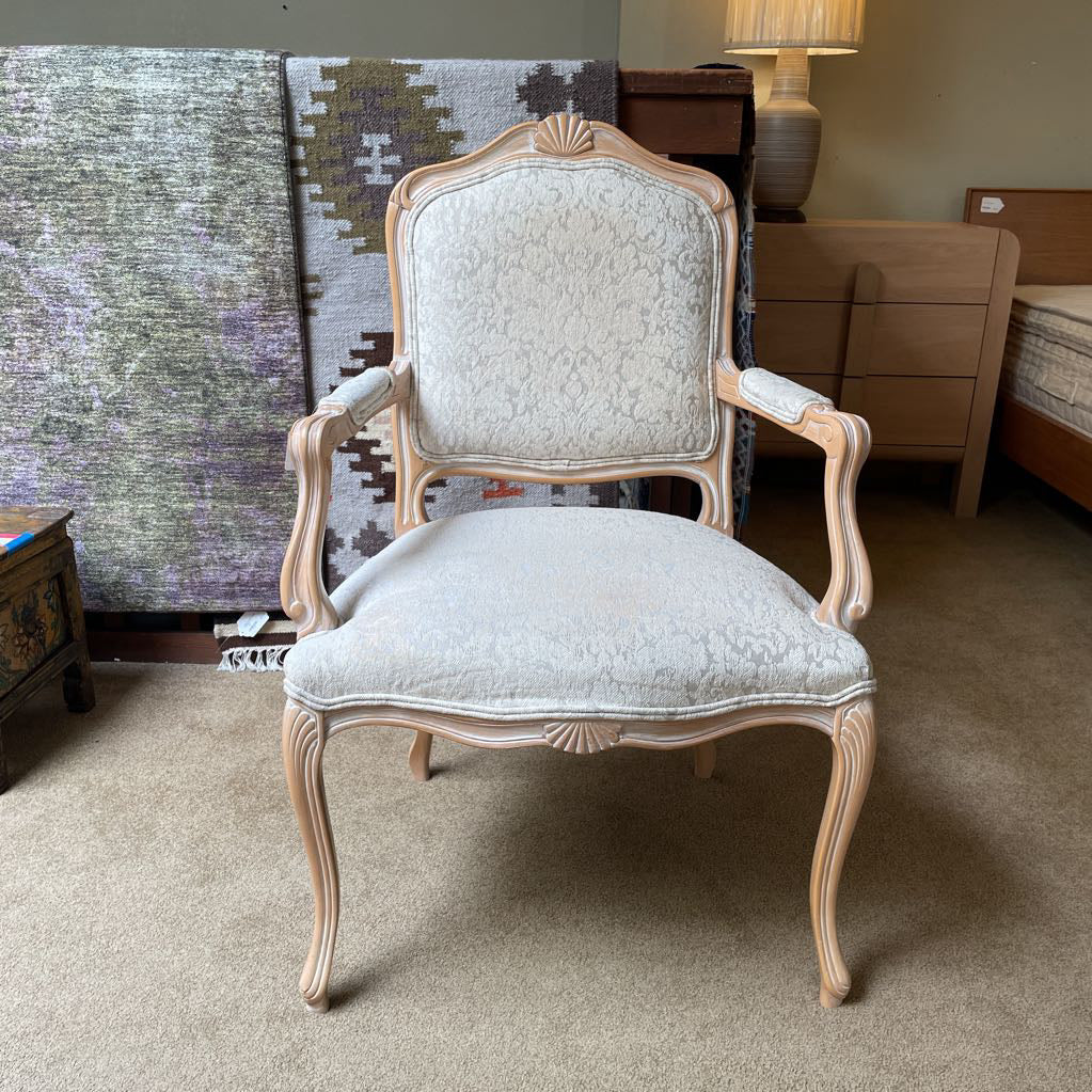 Light Wood French Style Floral Upholstry Accent Chair w/ Cabriole Feet U ACCENT CHAIRS