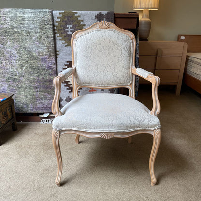 Light Wood French Style Floral Upholstry Accent Chair w/ Cabriole Feet U ACCENT CHAIRS