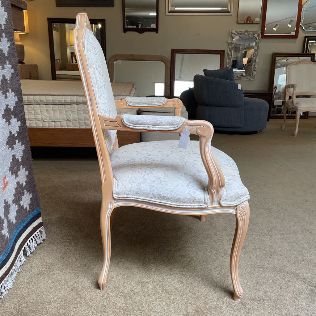 Light Wood French Style Floral Upholstry Accent Chair w/ Cabriole Feet U ACCENT CHAIRS