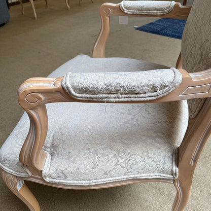 Light Wood French Style Floral Upholstry Accent Chair w/ Cabriole Feet U ACCENT CHAIRS
