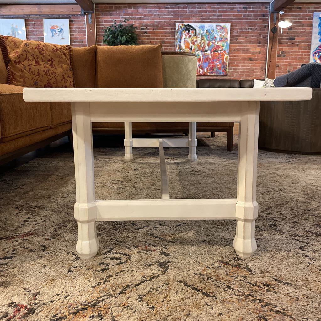 White Wood Coffee Table w/ Corner Plant Accents C COFFEE TABLES