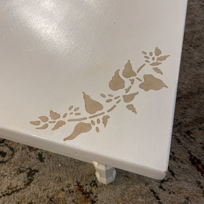 White Wood Coffee Table w/ Corner Plant Accents C COFFEE TABLES