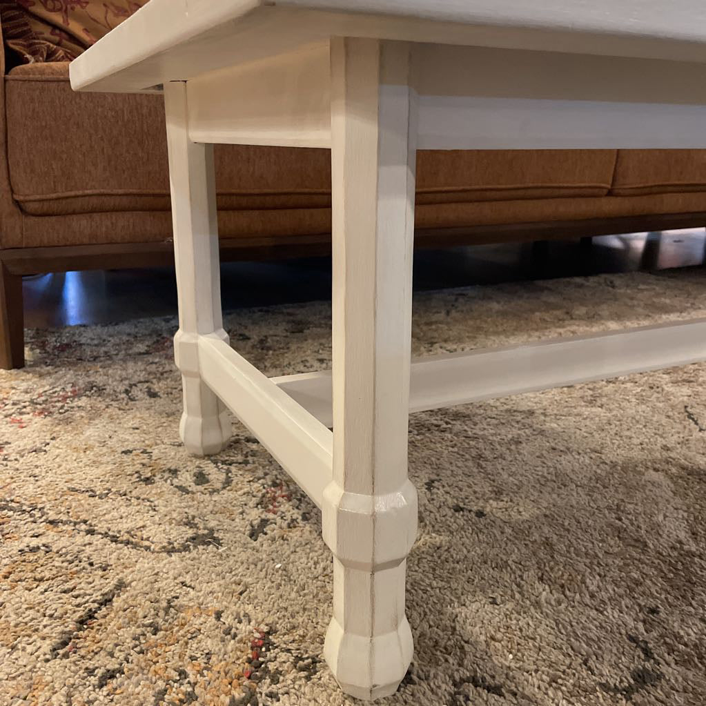 White Wood Coffee Table w/ Corner Plant Accents C COFFEE TABLES