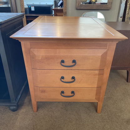 Blonde Wood 3 Drawer w/ Black Metal Hardware Nightstand C NIGHTSTANDS
