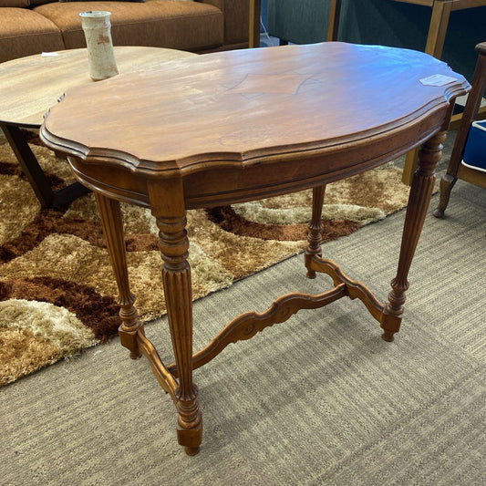 Classic Fluted Leg Entry Table C SIDE TABLES