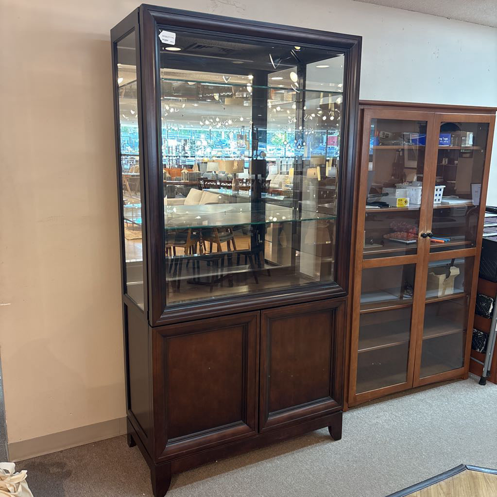 Pulaski Display Cabinet w/ Sliding Door & Lights C CABINETS