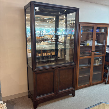 Pulaski Display Cabinet w/ Sliding Door & Lights C CABINETS