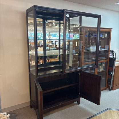 Pulaski Display Cabinet w/ Sliding Door & Lights