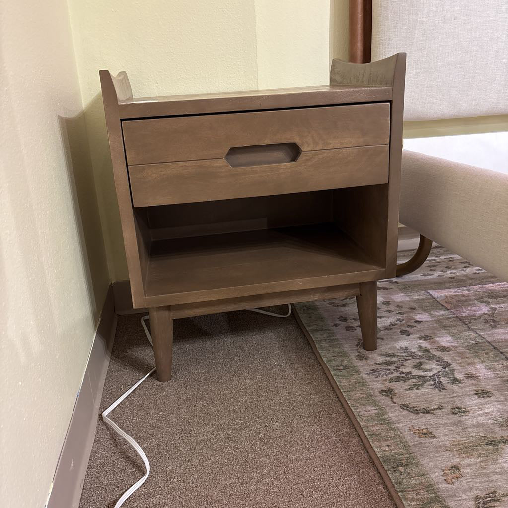 Aizen Nightstand