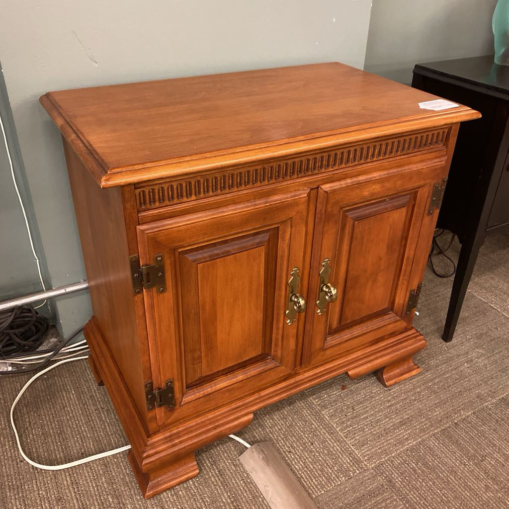 Classic Side Table Cabinet C SIDE TABLES