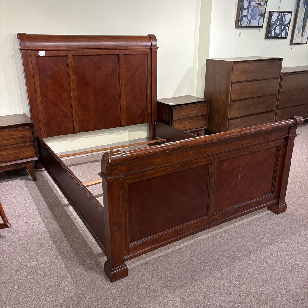 Traditional Queen Sleigh Bed