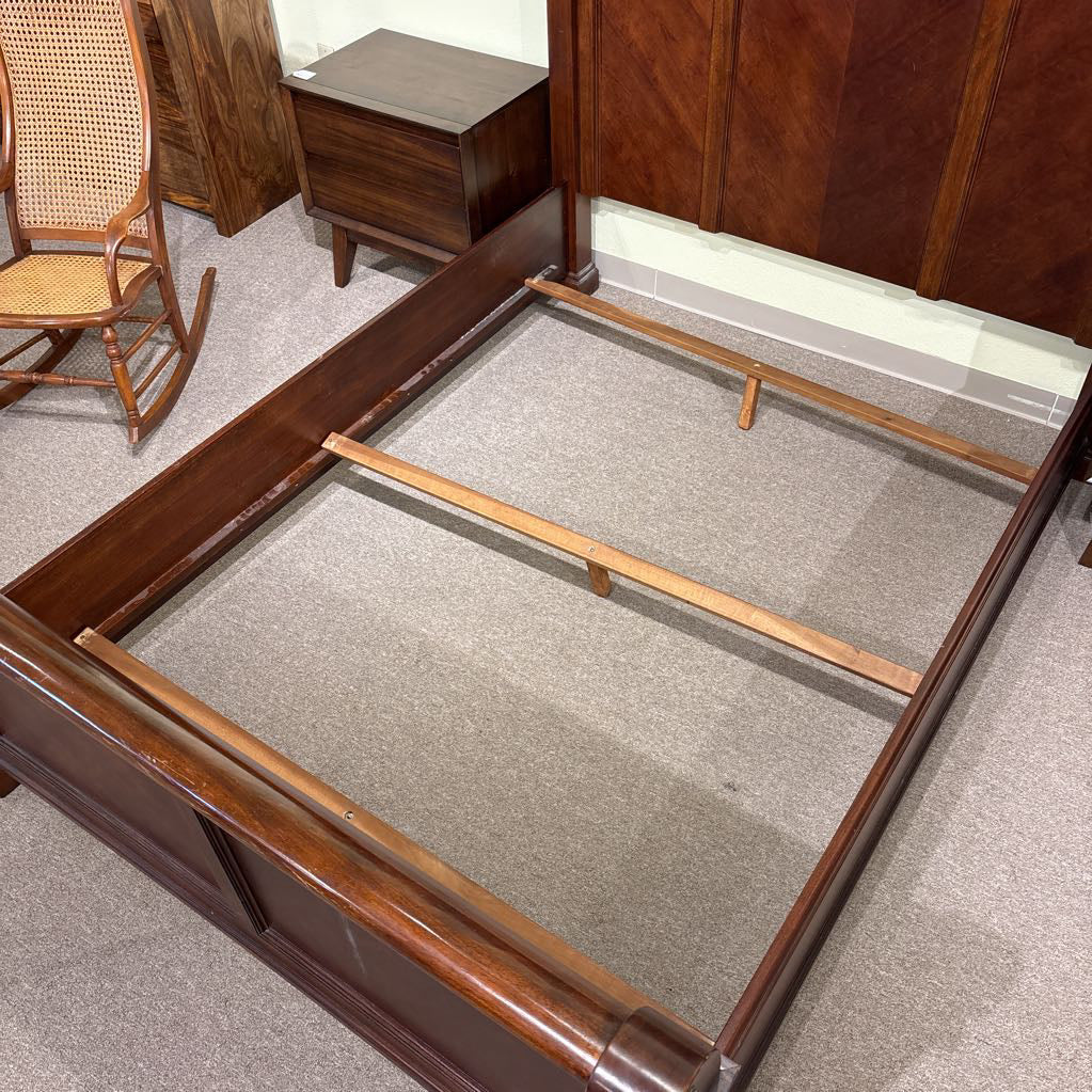Traditional Queen Sleigh Bed