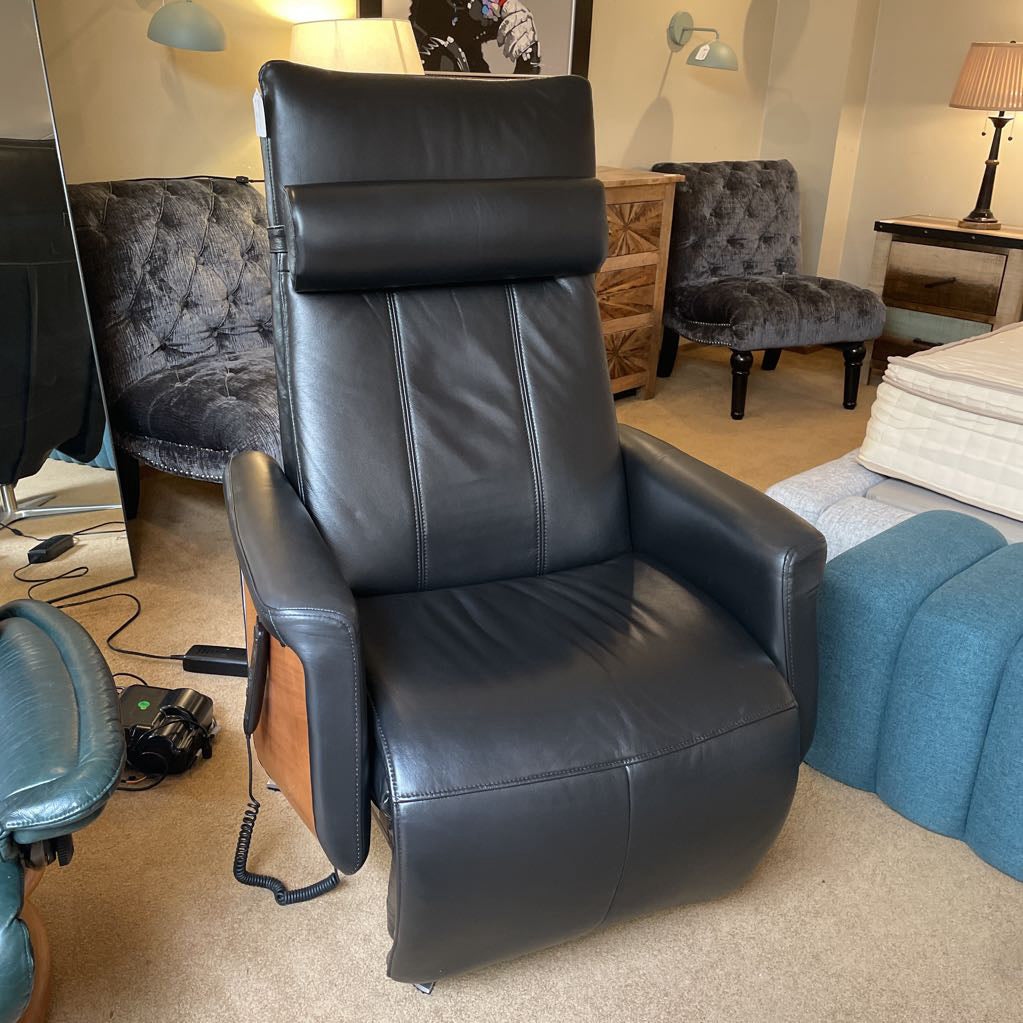Svago Black Leather Power Reclining Chair U ACCENT CHAIRS