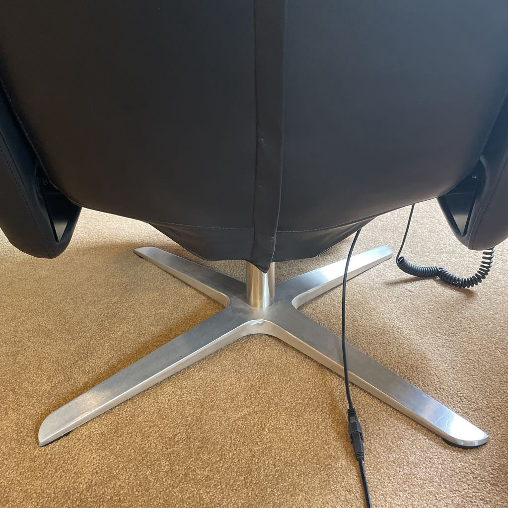 Svago Black Leather Power Reclining Chair U ACCENT CHAIRS