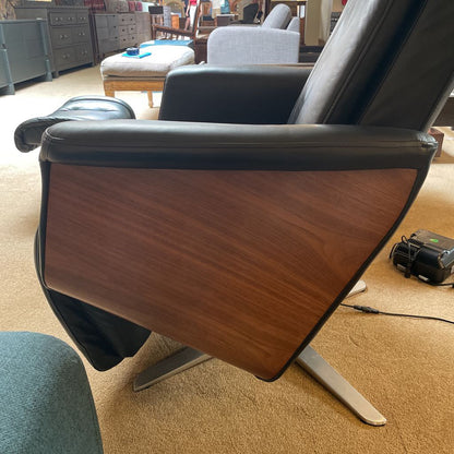 Svago Black Leather Power Reclining Chair U ACCENT CHAIRS