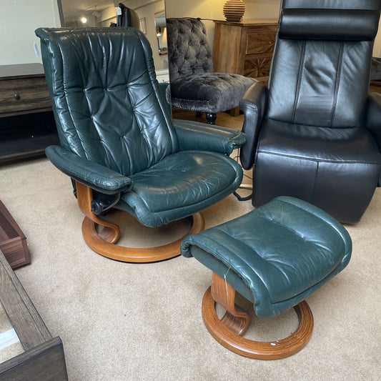 Evergreen Stressless Recliner Chair & Ottoman w/Tufting U ACCENT CHAIRS