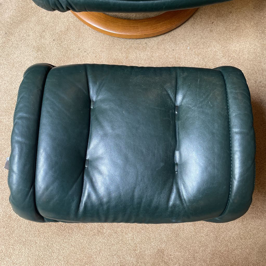 Evergreen Stressless Recliner Chair & Ottoman w/Tufting U ACCENT CHAIRS