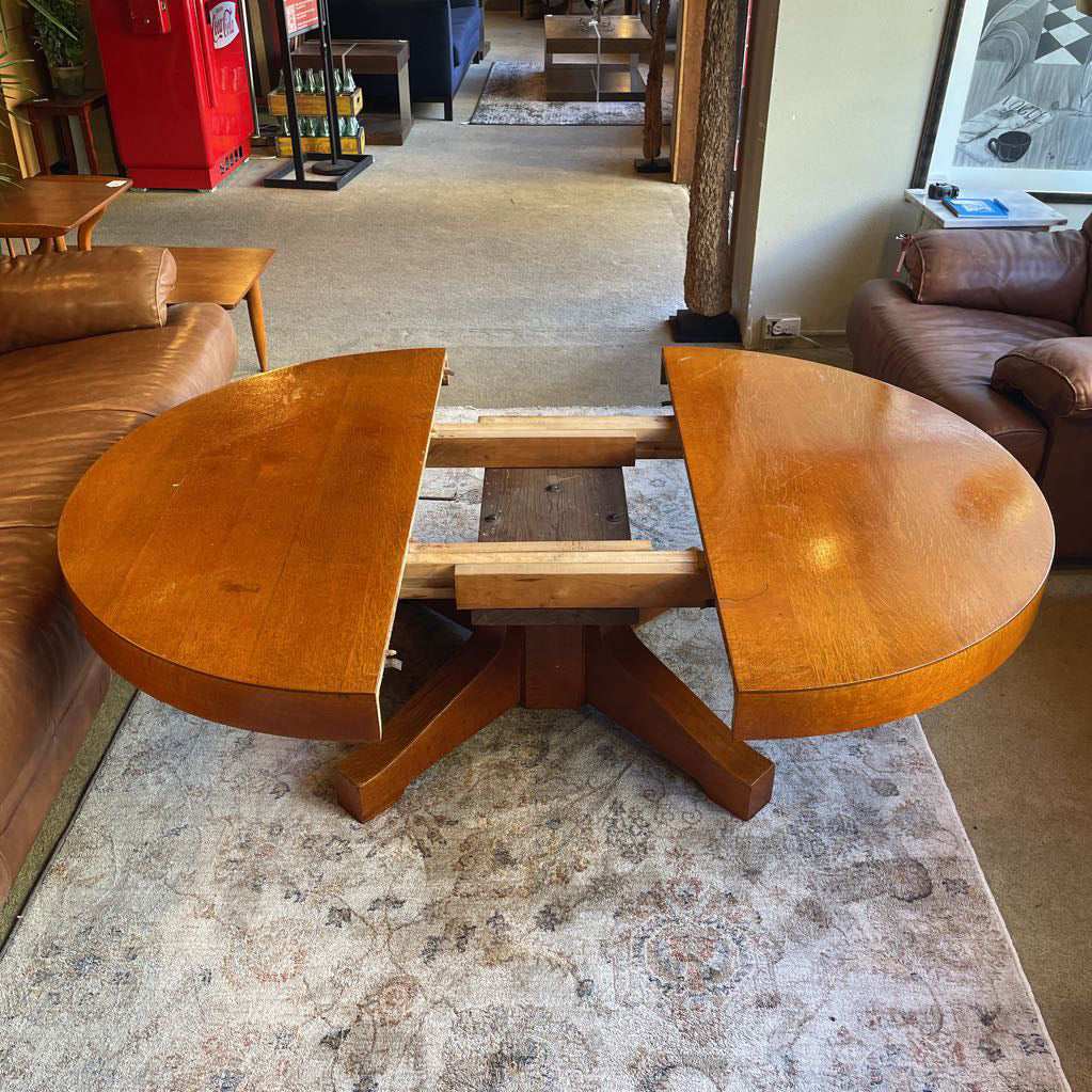 Round Oak Expanding Coffee Table C COFFEE TABLES