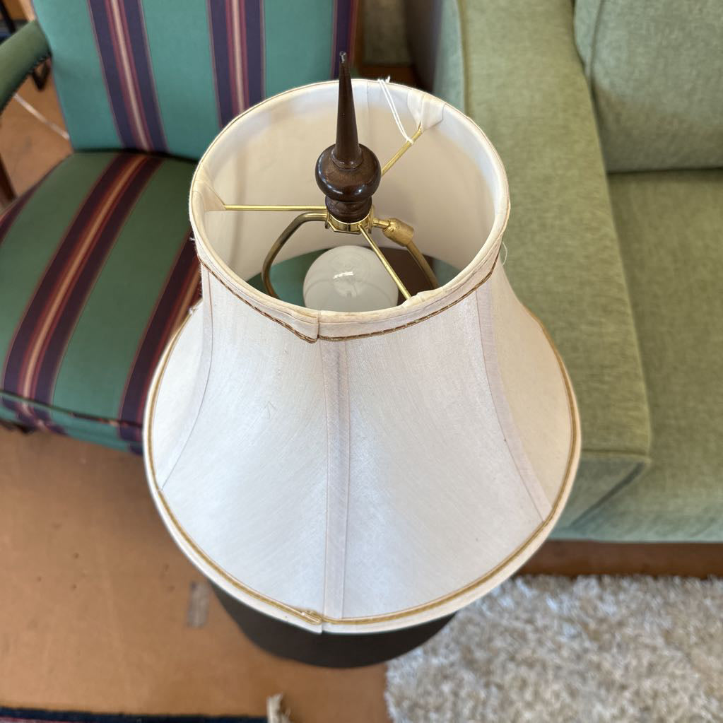 Hammered Oval Base Table Lamp LAMPS