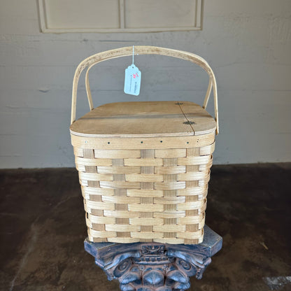 Peterboro Picnic Basket UNIQUE FINDS
