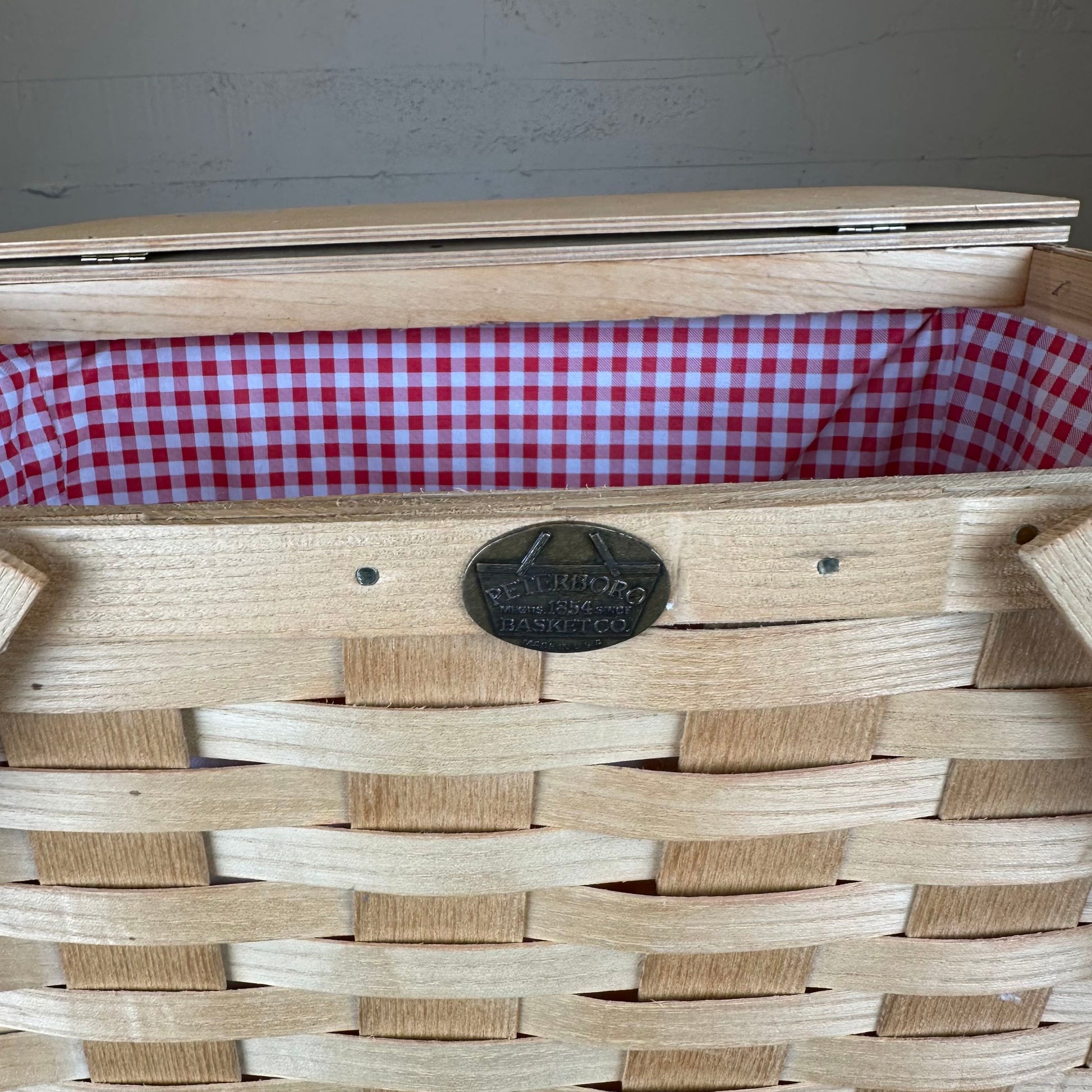 Peterboro Picnic Basket UNIQUE FINDS