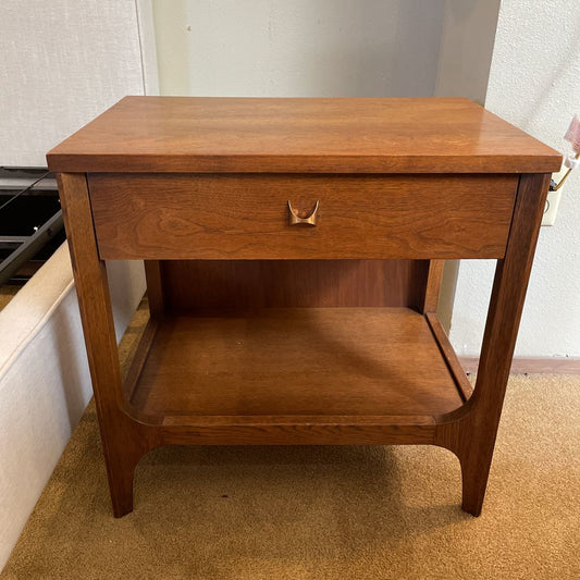 Broyhill Brasilia 1 Drawer Nightstand C NIGHTSTANDS