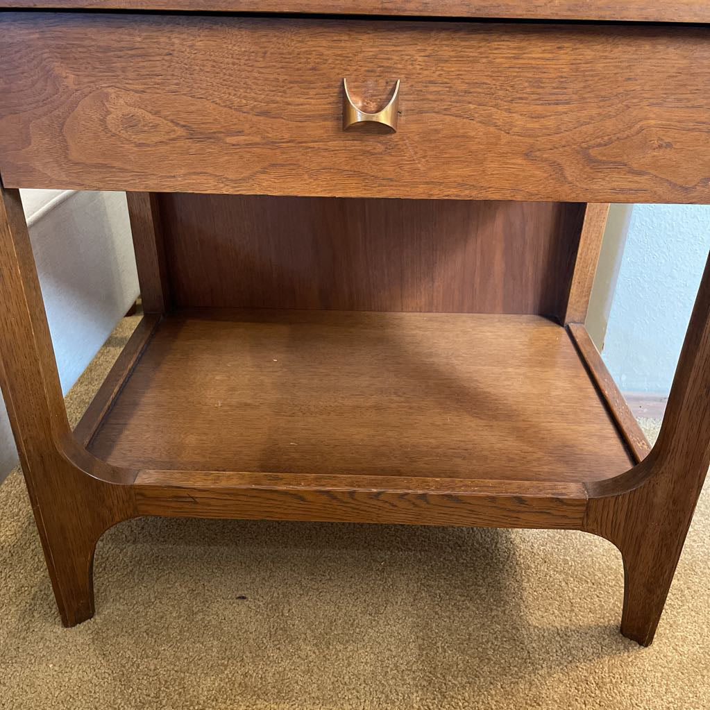 Broyhill Brasilia 1 Drawer Nightstand