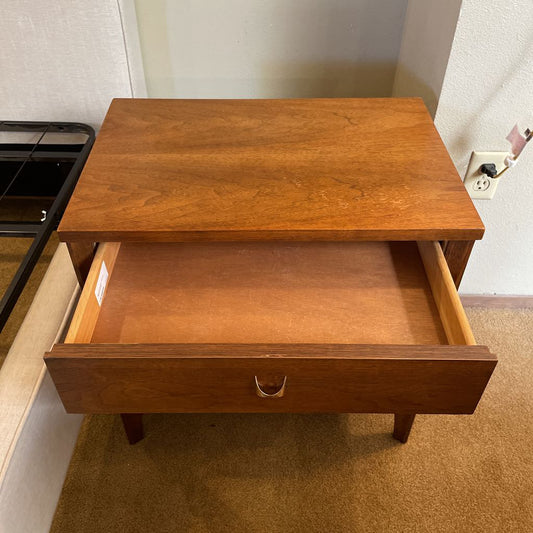 Broyhill Brasilia 1 Drawer Nightstand C NIGHTSTANDS