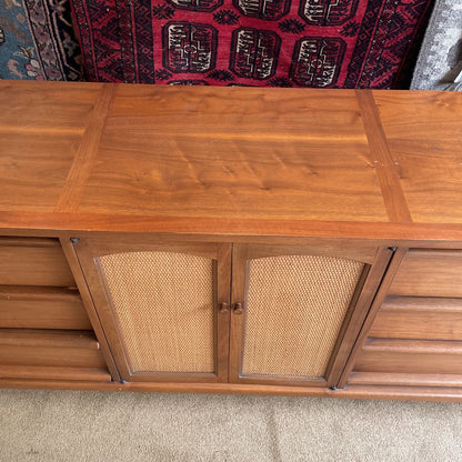 LANE Rythm Walnut 9 Drawer Dresser C LOWBOYS