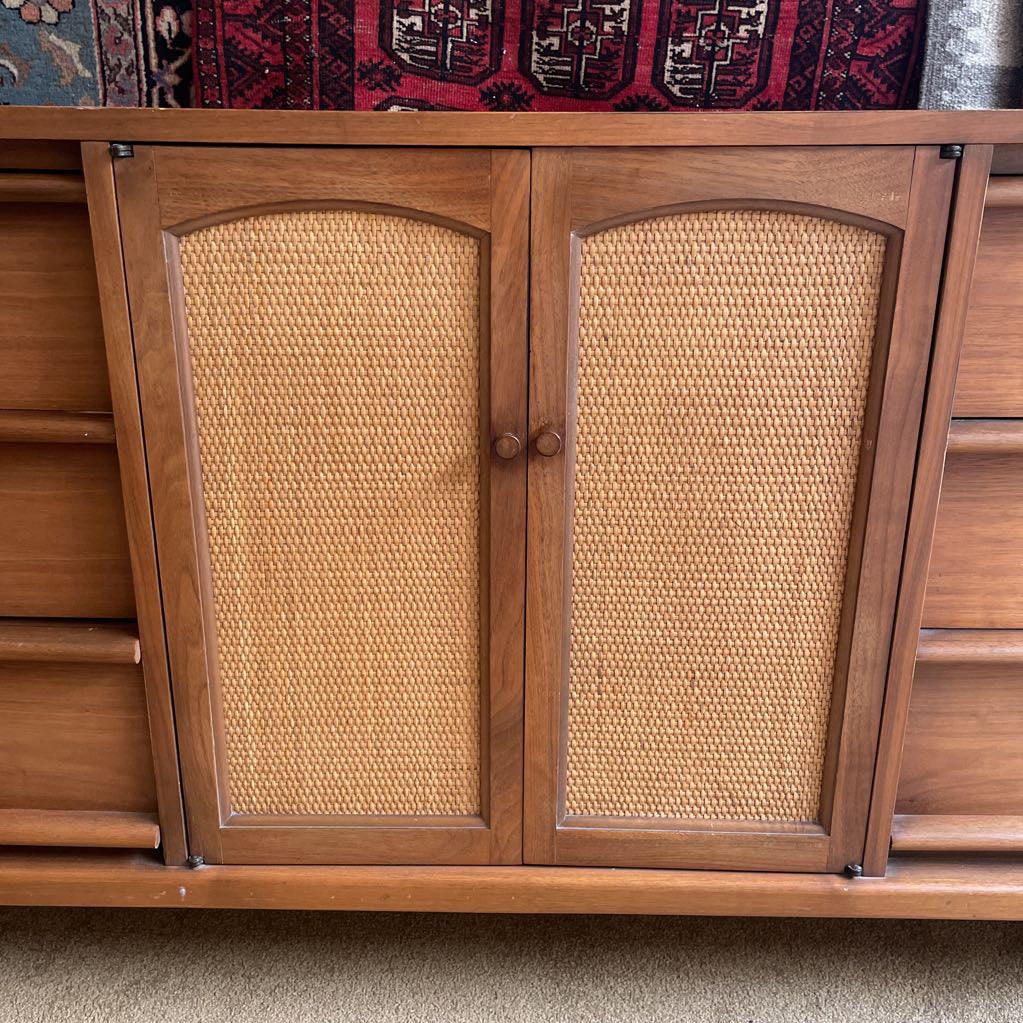 LANE Rythm Walnut 9 Drawer Dresser C LOWBOYS