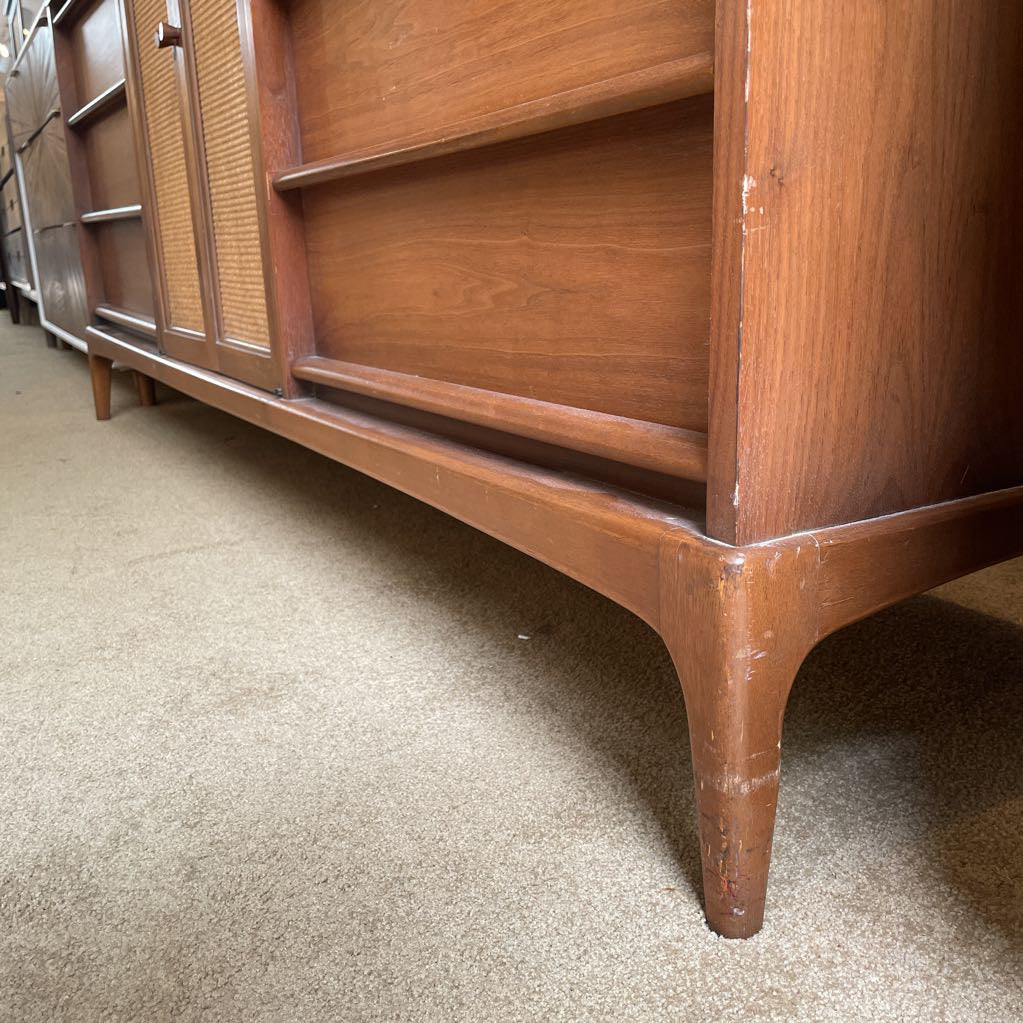 LANE Rythm Walnut 9 Drawer Dresser C LOWBOYS