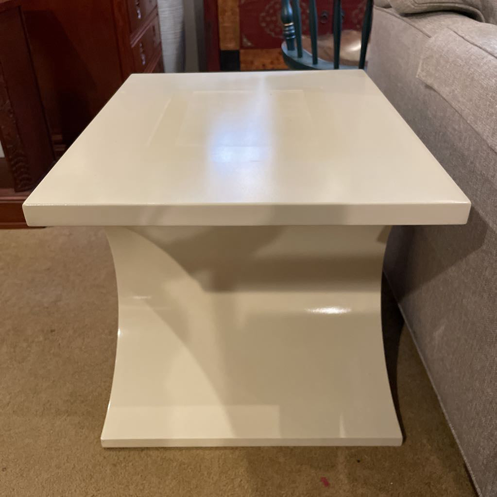 Bernhardt White Curvy x Base End Table AS IS C SIDE TABLES