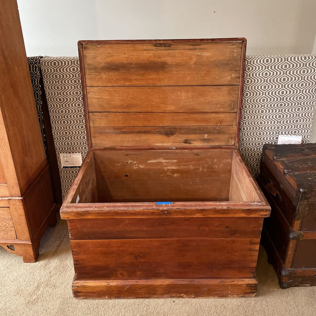 Pine Plank Blanket Chest w Black Handles