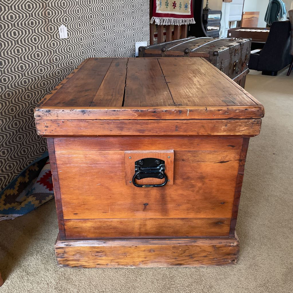 Pine Plank Blanket Chest w Black Handles