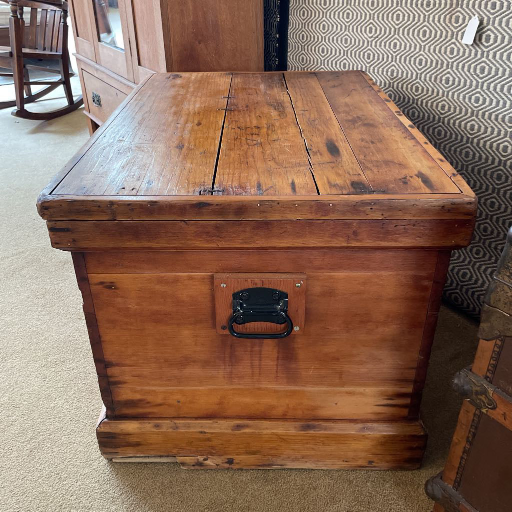 Pine Plank Blanket Chest w Black Handles