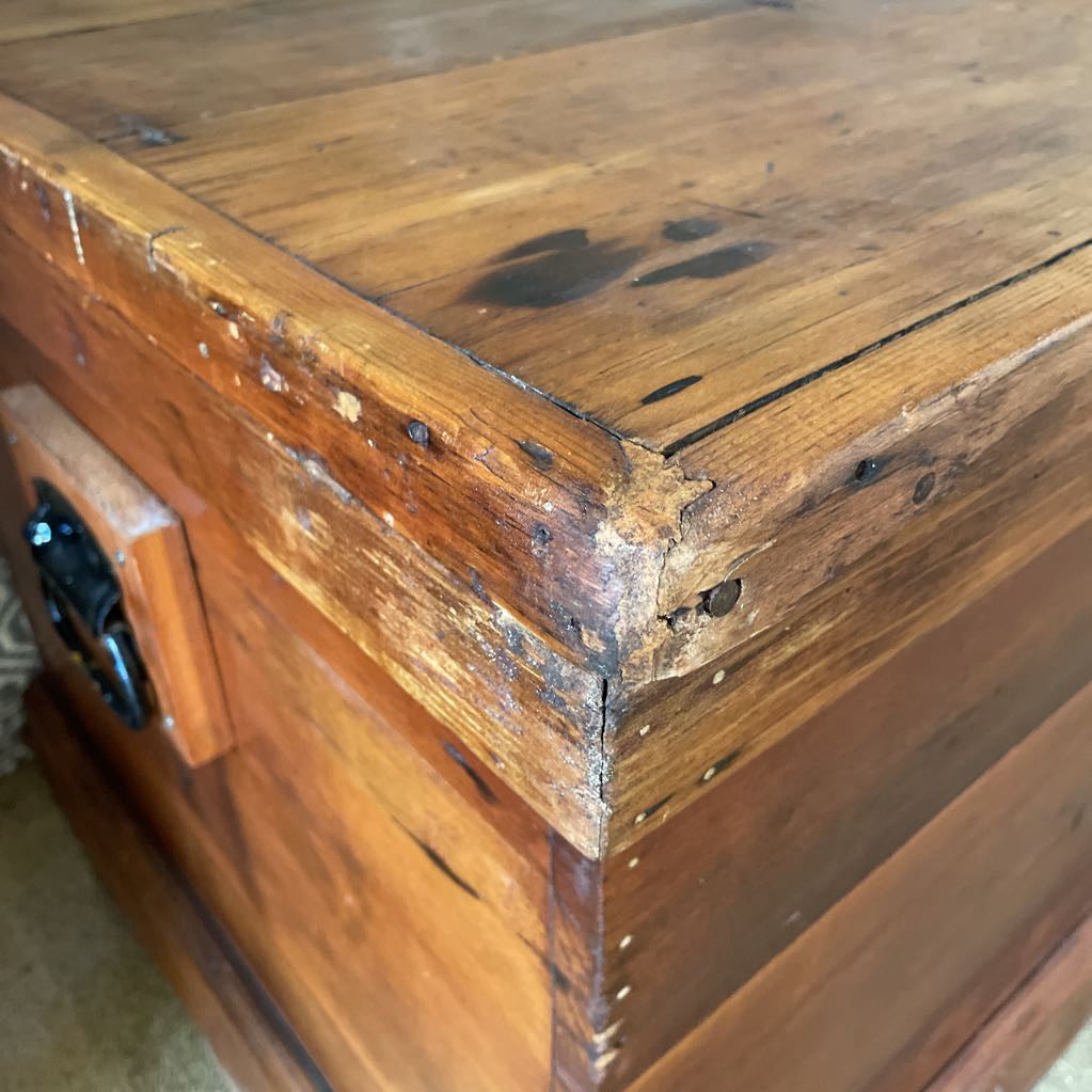 Pine Plank Blanket Chest w Black Handles