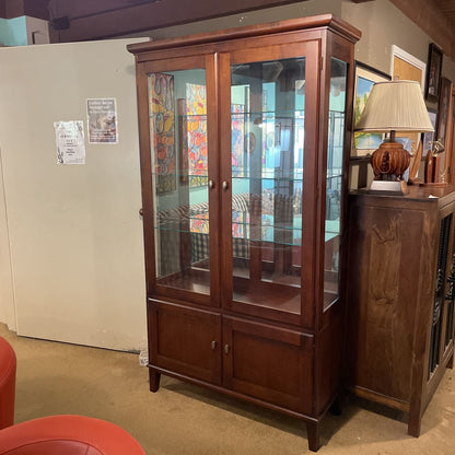 Ethan Allen Glass Two Door Cabinet w/ Lighting & Bottom Doors