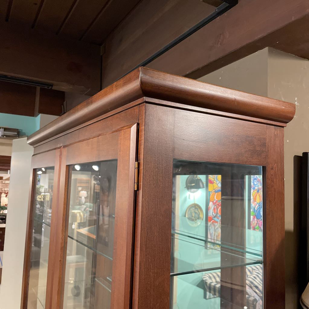 Ethan Allen Glass Two Door Cabinet w/ Lighting & Bottom Doors