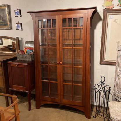 Ethan Allen Paned Glass Two Door Cabinet w/ Lighting