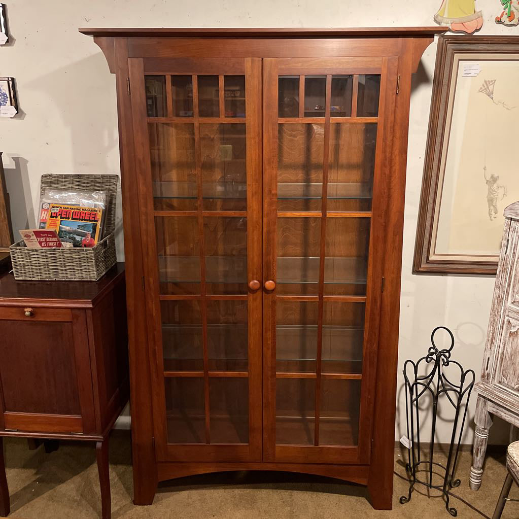 Ethan Allen Paned Glass Two Door Cabinet w/ Lighting