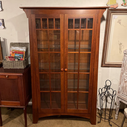 Ethan Allen Paned Glass Two Door Cabinet w/ Lighting