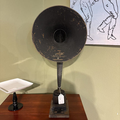 Vintage Magnavox Radio Horn