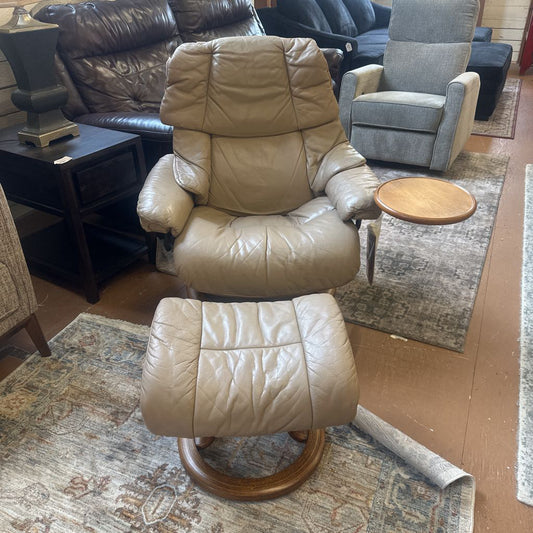 Large Stressless Lounge Chair W/ Ottoman And Factory Side Table U ACCENT CHAIRS