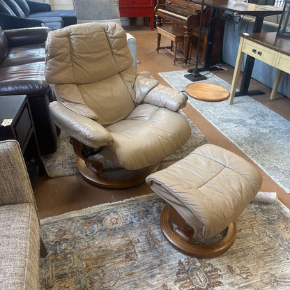 Large Stressless Lounge Chair W/ Ottoman And Factory Side Table