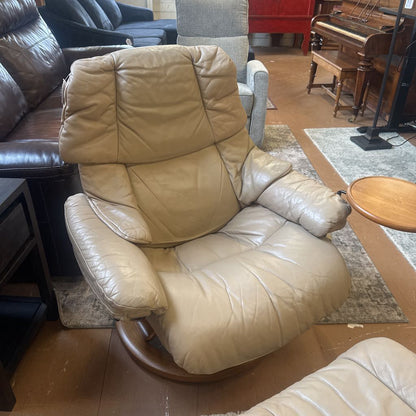 Large Stressless Lounge Chair W/ Ottoman And Factory Side Table