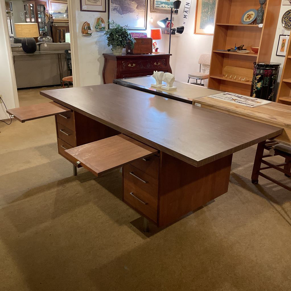 MCM Executive Desk